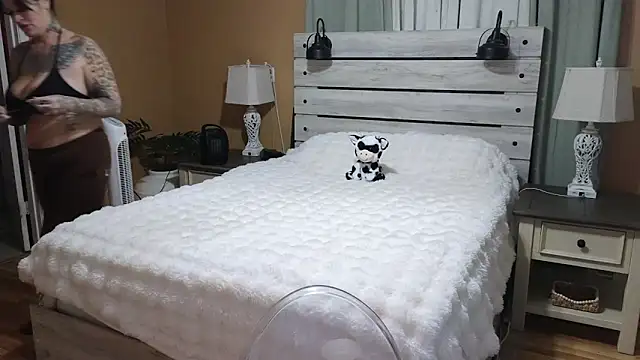 TexasTattooedHouseWife online show from December 4, 3:22 pm