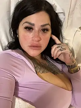 Snapshot of TexasTattooedHouseWife chatting on March 1, 6:35 am TexasTattooedHouseWife online show from March 1, 6:35 am