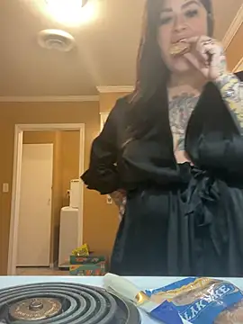 Snapshot of TexasTattooedHouseWife chatting on March 18, 12:39 pm TexasTattooedHouseWife online show from March 18, 12:39 pm