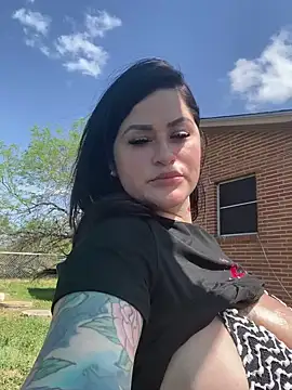 Snapshot of TexasTattooedHouseWife chatting on March 18, 7:33 pm TexasTattooedHouseWife online show from March 18, 7:33 pm