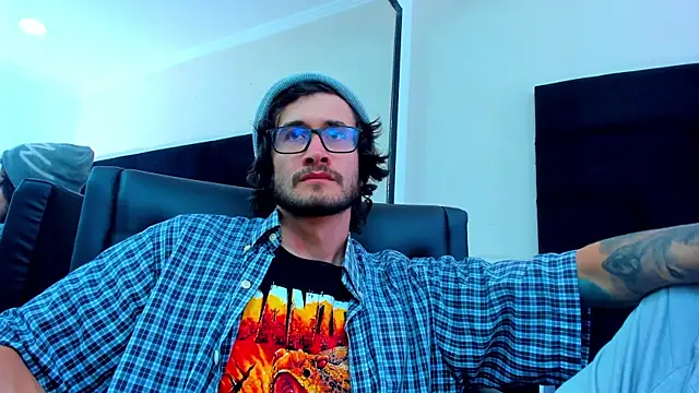 Snapshot of Loggan_donnelly chatting on February 22, 9:15 pm Loggan donnelly online show from February 22, 9:15 pm