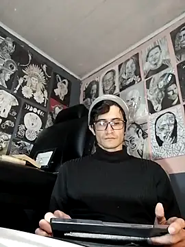 Loggan donnelly online show from February 13, 6:30 pm