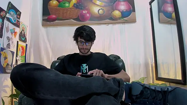 Snapshot of Loggan_donnelly chatting on April 23, 11:17 pm Loggan donnelly online show from April 23, 11:17 pm