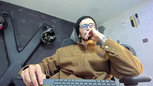 Snapshot of Loggan_donnelly chatting on September 20, 8:14 pm Loggan donnelly online show from September 20, 8:14 pm