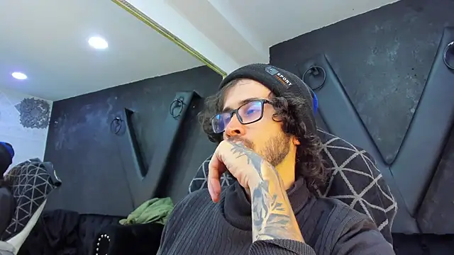 Snapshot of Loggan_donnelly chatting on March 15, 9:05 pm Loggan donnelly online show from March 15, 9:05 pm