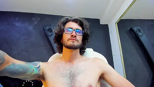 Snapshot of Loggan_donnelly chatting on March 22, 11:31 pm Loggan donnelly online show from March 22, 11:31 pm