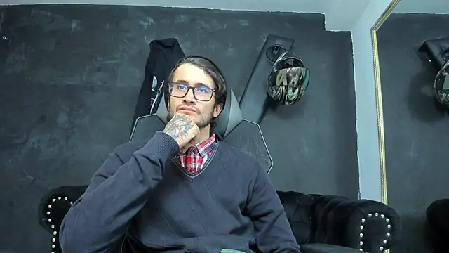 Snapshot of Loggan_donnelly chatting on September 30, 8:37 pm Loggan donnelly online show from September 30, 8:37 pm