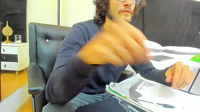 Snapshot of Loggan_donnelly chatting on March 6, 8:59 pm Loggan donnelly online show from March 6, 8:59 pm