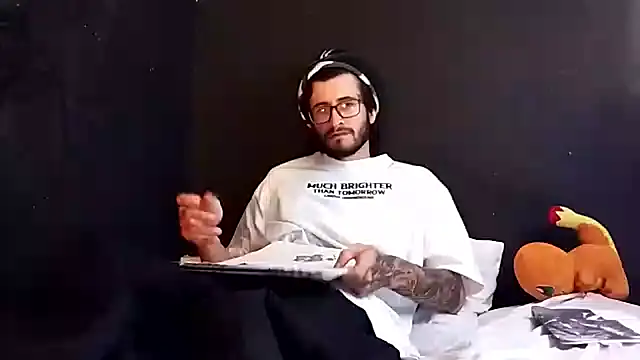 Loggan donnelly online show from October 27, 7:37 pm