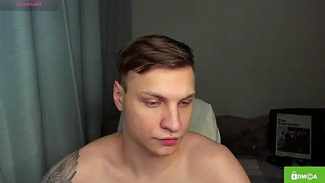 Snapshot of handsome_guy01 chatting on May 4, 5:38 pm handsome guy01 online show from May 4, 5:38 pm