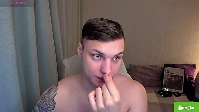 Snapshot of handsome_guy01 chatting on April 26, 6:38 pm handsome guy01 online show from April 26, 6:38 pm