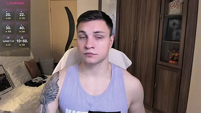 handsome guy01 online show from September 28, 7:43 pm