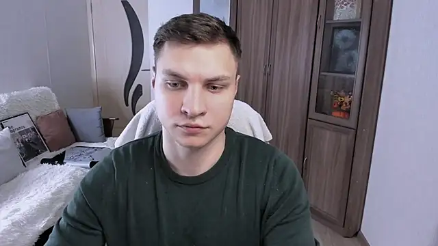 handsome guy01 online show from September 25, 5:19 pm