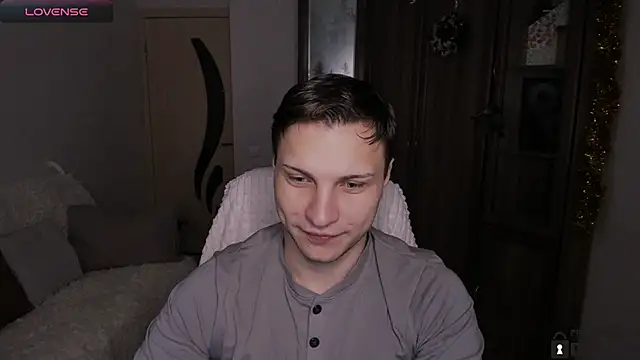 handsome guy01 online show from December 21, 7:37 pm