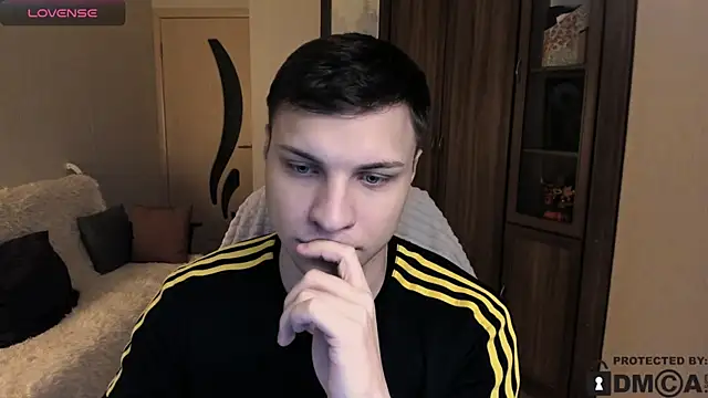 handsome guy01 online show from November 10, 5:23 am