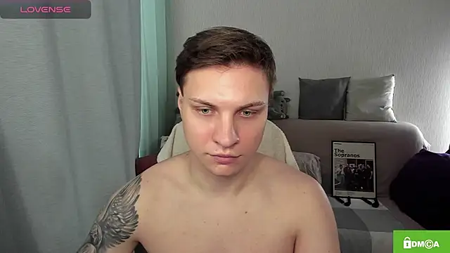 Snapshot of handsome_guy01 chatting on June 21, 5:13 am handsome guy01 online show from June 21, 5:13 am