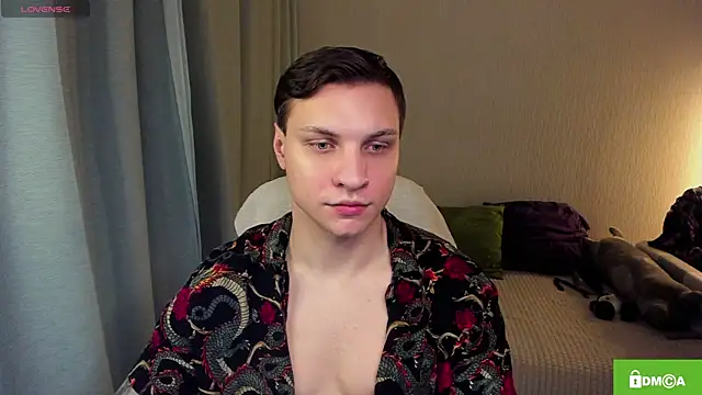 Snapshot of handsome_guy01 chatting on July 1, 10:10 pm handsome guy01 online show from July 1, 10:10 pm