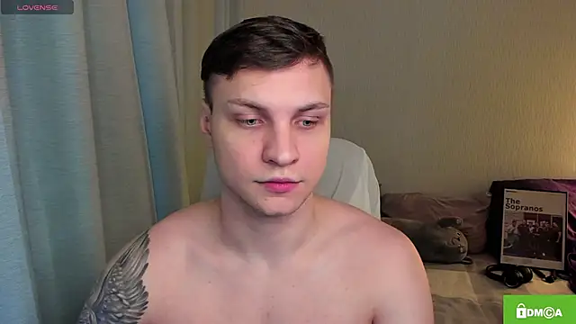 Snapshot of handsome_guy01 chatting on May 6, 5:28 pm handsome guy01 online show from May 6, 5:28 pm