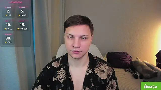 Snapshot of handsome_guy01 chatting on July 5, 4:06 am handsome guy01 online show from July 5, 4:06 am