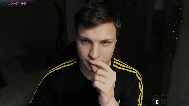 handsome guy01 online show from December 16, 8:57 pm