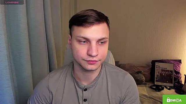Snapshot of handsome_guy01 chatting on May 7, 6:44 pm handsome guy01 online show from May 7, 6:44 pm