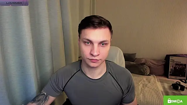 Snapshot of handsome_guy01 chatting on May 21, 7:44 pm handsome guy01 online show from May 21, 7:44 pm