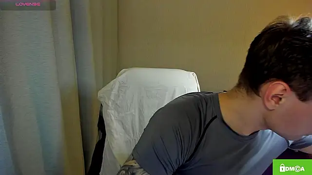 handsome guy01 online show from March 6, 10:38 pm