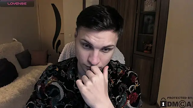 handsome guy01 online show from November 6, 5:17 pm