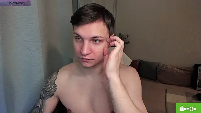 Snapshot of handsome_guy01 chatting on June 18, 12:09 am handsome guy01 online show from June 18, 12:09 am