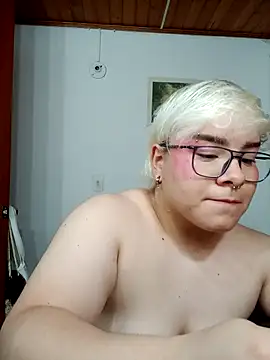 Snapshot of amalia_love chatting on September 18, 4:48 am amalia love online show from September 18, 4:48 am