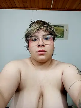 Snapshot of amalia_love chatting on March 15, 9:09 am amalia love online show from March 15, 9:09 am