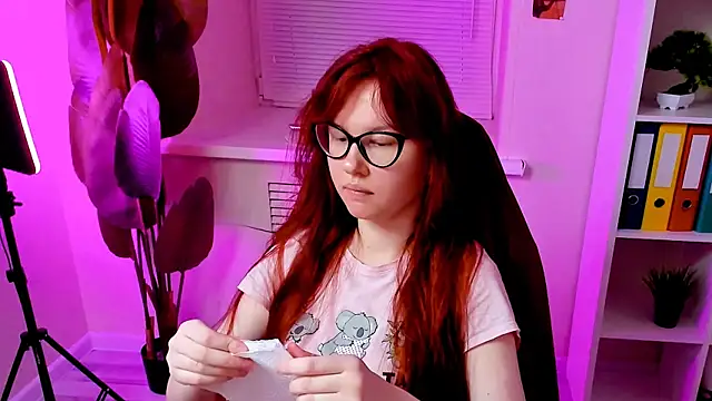 CarolGiggly online show from November 4, 7:12 am