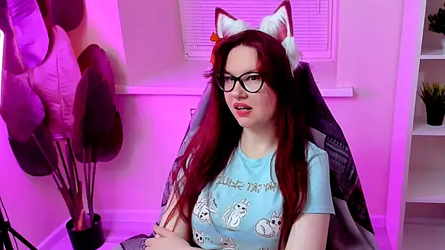 CarolGiggly online show from April 12, 2:20 pm