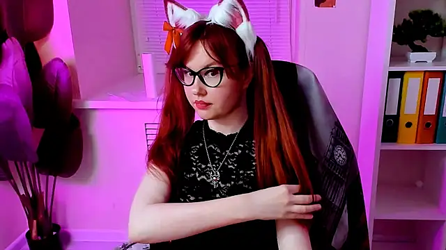 CarolGiggly online show from December 1, 2:07 pm