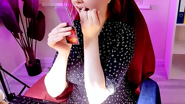 CarolGiggly online show from December 17, 8:19 am