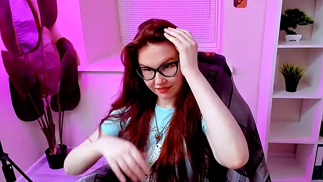 CarolGiggly online show from April 10, 12:17 am