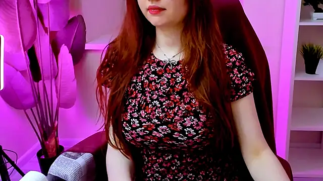 Snapshot of CarolGiggly chatting on June 12, 6:38 pm CarolGiggly online show from June 12, 6:38 pm