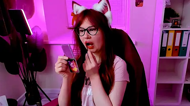 CarolGiggly online show from January 8, 1:33 am