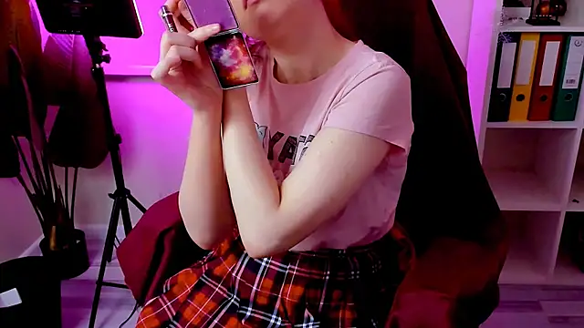 CarolGiggly online show from January 7, 9:36 am