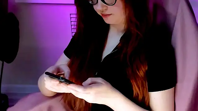 CarolGiggly online show from May 5, 12:46 am