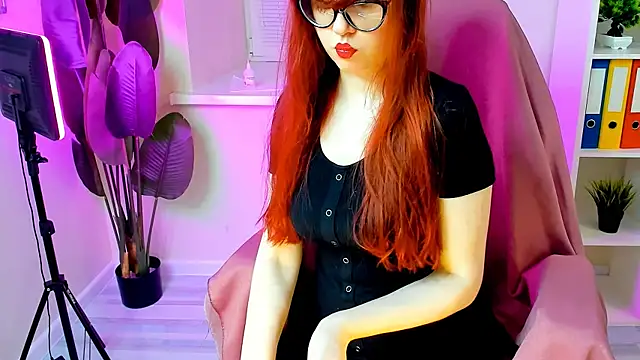 CarolGiggly online show from November 8, 8:29 am