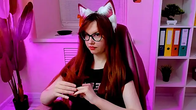 CarolGiggly online show from March 6, 1:44 am