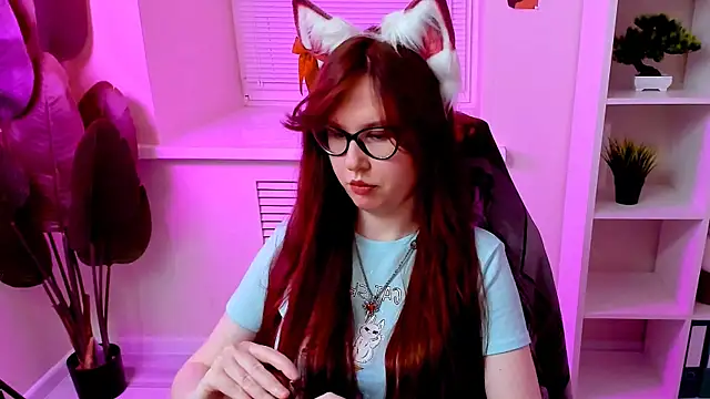 CarolGiggly online show from April 10, 1:29 pm