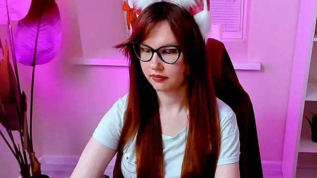 CarolGiggly online show from March 23, 1:00 pm