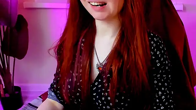 CarolGiggly online show from December 18, 12:05 am