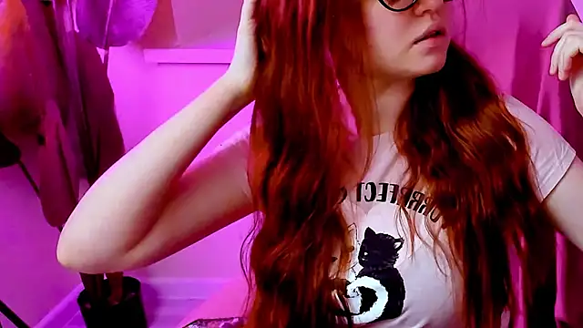 CarolGiggly online show from February 6, 7:15 am