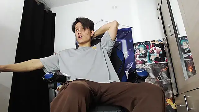 Snapshot of sr_jaeger chatting on December 16, 1:04 pm sr jaeger online show from December 16, 1:04 pm