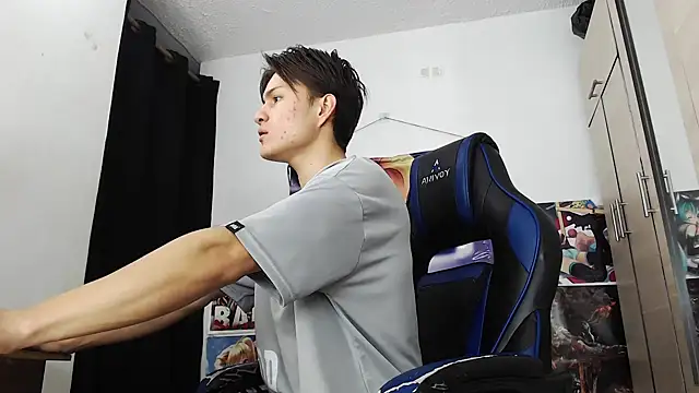 Snapshot of sr_jaeger chatting on November 18, 1:25 pm sr jaeger online show from November 18, 1:25 pm