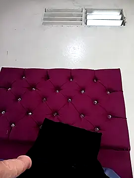 Snapshot of tiffany_Bitch chatting on November 19, 10:10 pm tiffany Bitch online show from November 19, 10:10 pm