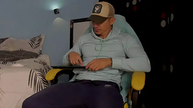 Snapshot of Alex_motta chatting on November 17, 4:38 am Alex motta online show from November 17, 4:38 am